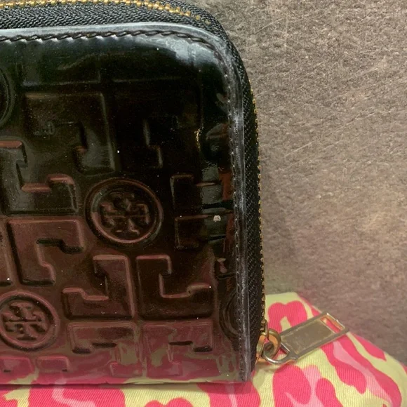 Authentic Tory Burch Wallet - Picture 4 of 8